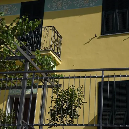 Alojamento de Acomodação e Pequeno-almoço Umema Albenga